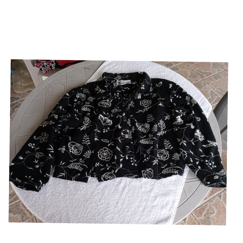 My Boyfriend's Back Vintage Black & White Floral Embroidered Cropped Size Large●